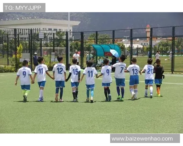 激情四溢的抢夺足球游戏体验让你感受团队合作与竞技乐趣的完美结合